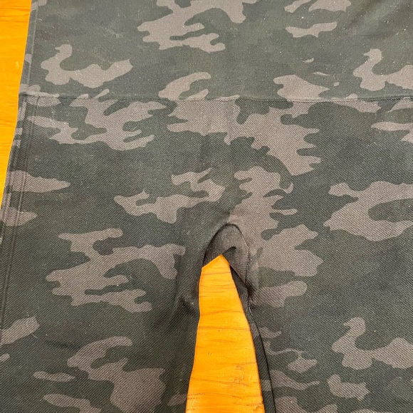 Spanx Look At Me Now Camo Leggings - Picture 11 of 14